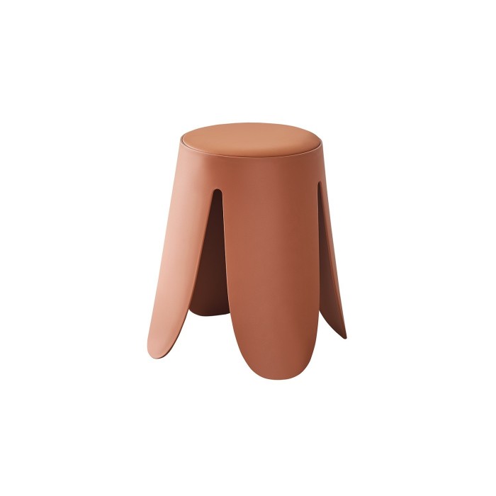 Tabouret OSTIN coloris marron terracotta, grâce a son design atypique il s'adapte a tous types de salon