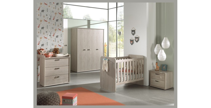 Chambre bébé DANY comprenant un lit 60x120 évolutif en 90x200, une armoire, une commode à langer et un chevet. Coloris chêne.